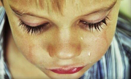 Magyar Péter újabb bántalmazásokról szóló jelentést hozott nyilvánosságra: airsoft puskával lőttek az intézetis gyerekekre