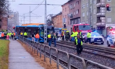 Baleset Zuglóban: többen megsérültek a BKK járatán, miután egy villamossal ütközött a busz