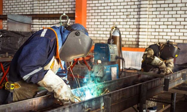 Milyen szempontok szerint válasszunk a munkához deréknadrágot?