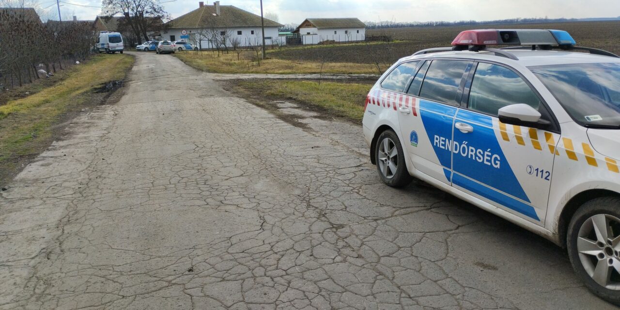 Pszichiátrián ápolják azt a nőt, akinek 10 éves kisfiát holtan találták a berekfürdői tanya tyúkoljában
