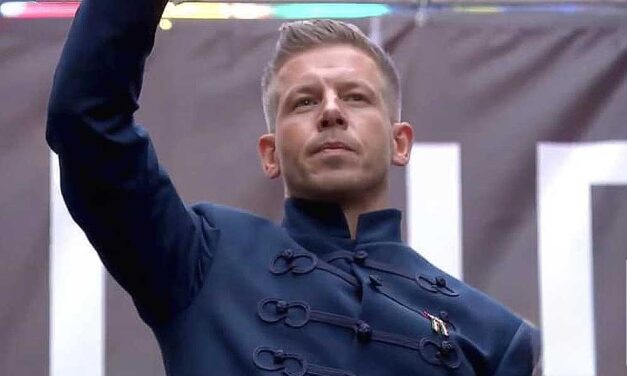 „Menteni akarják a ti pénzetek, amit összeharácsoltak” – Magyar Péter szerint Orbán Viktor Európa egyik leggazdagabb embere lett