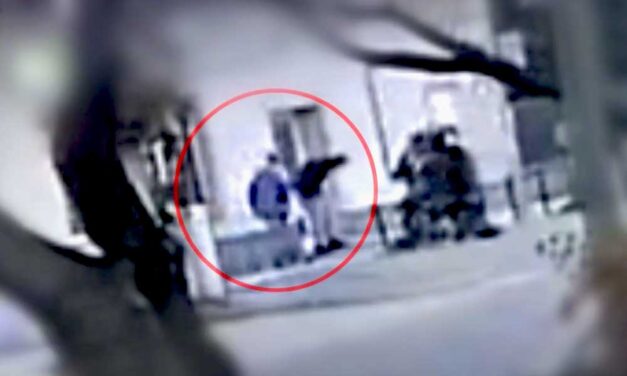Brutális támadás a pátyi gazdabolt előtt, sniccerrel vágta meg haragosát az őrjöngő férfi – VIDEÓ