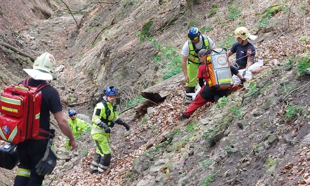 Dráma Visegrádon: 40 métert zuhant a szikláról egy túrázó Visegrádnál, a Mátrában szintén súlyosan megsérült egy turista