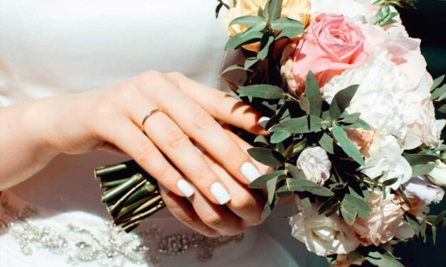 Hagyomány és stílus találkozása az esküvői csokrokban