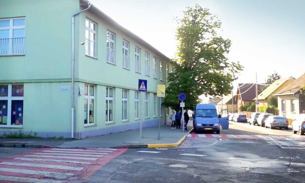 Puszi és Pá! Mától csak addig lehet megállni a solymári és a pilisszentiváni iskola előtt, míg kiszáll a gyerek az autóból