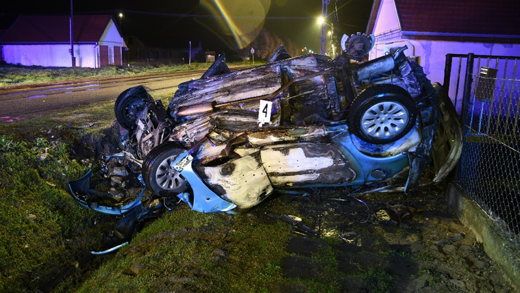 Drogozott és gyógyszert is szedett a 25 éves nő, aki halálos balesetet okozott Vajtán: egy négygyermekes anya halálra égett az autóban