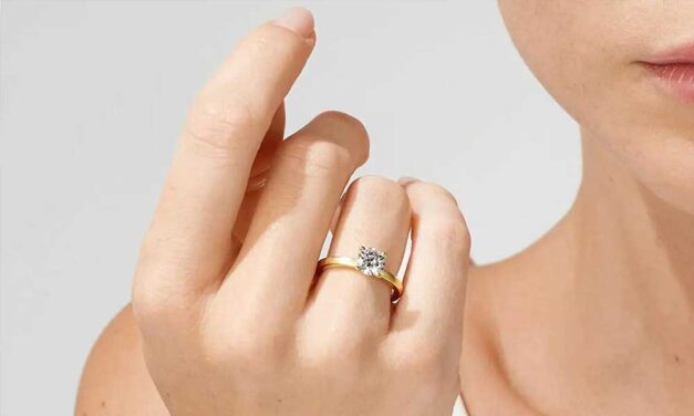 A briliáns csiszolás kiemeli a gyémánt szépségét