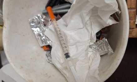 Saját pácienseit látta el droggal a józsefvárosi addiktológiai asszisztens, egy fiatal meghalt a tőle kapott szertől
