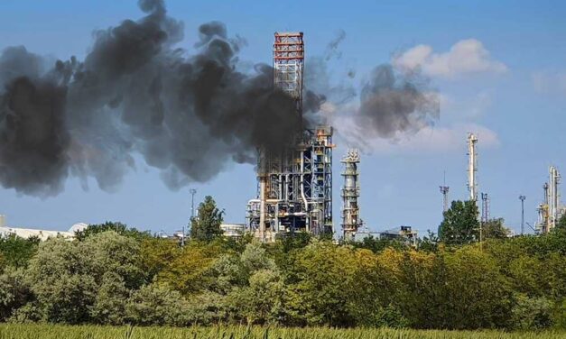 Durván füstöl a MOL százhalombattai finomítója, üzemzavar történt, mi lesz most az ország üzemanyag-ellátásával?