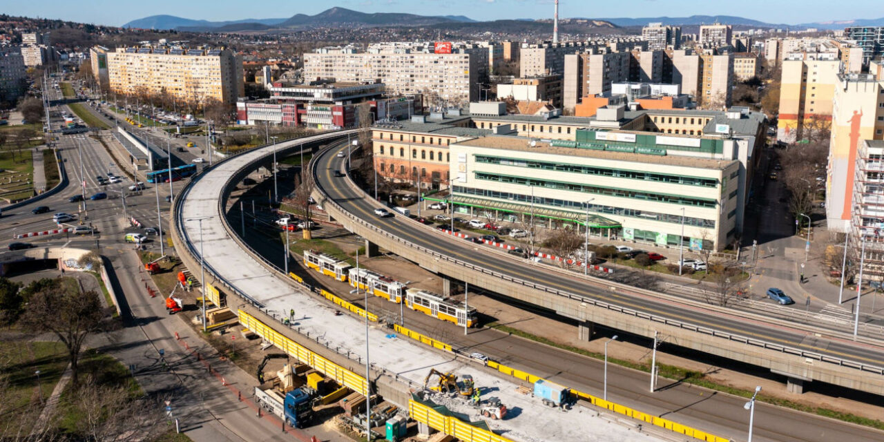 Olyan rossz állapotban van a Flórián téri felüljáró, hogy novemberig nem végeznek a felújítással