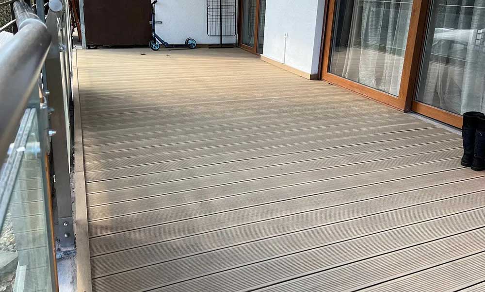 Milyen elvárások vannak a kültéri fa teraszburkolatokkal szemben?