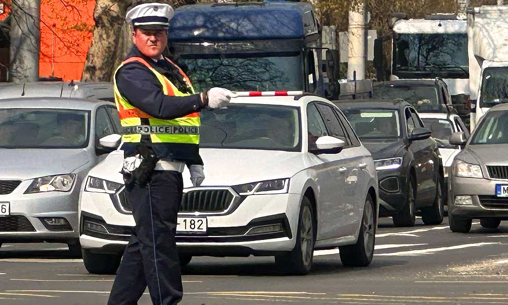 Kiszivárgott az új KRESZ! Elképesztő dolgokra kell felkészülniük az autósoknak, gyalogosoknak és a rollerezőknek