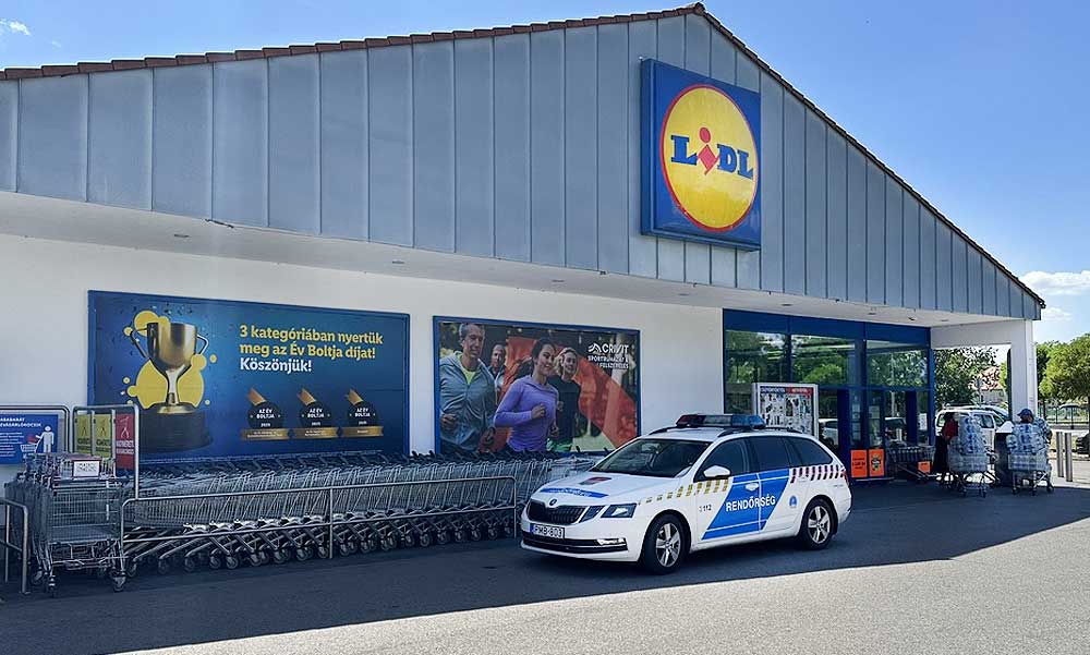 Késelés a józsefvárosi Lidl-ben: egy ártatlan poén miatt majdnem megölte a szobafestőt a 17 éves fiú