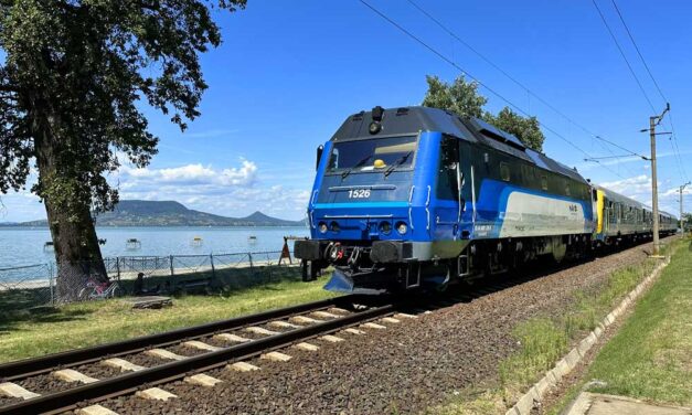 Vitézy Dávid: bérelt osztrák vonatokkal készül a nyári dömpingre a balatoni vonalakon a MÁV