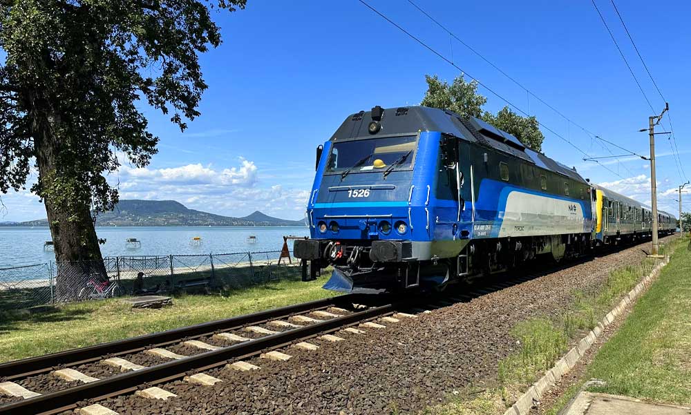 Vitézy Dávid: bérelt osztrák vonatokkal készül a nyári dömpingre a balatoni vonalakon a MÁV