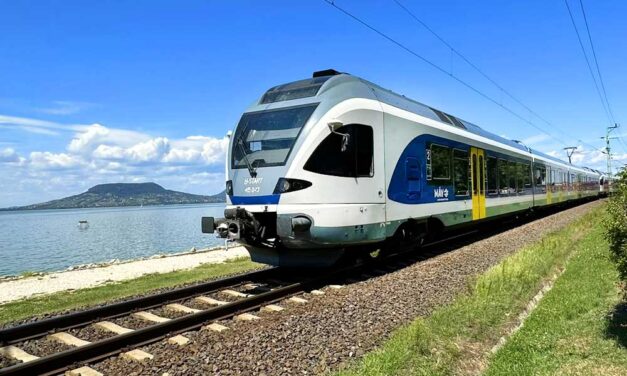 Szélvihar pusztított a Balatonon, nem járnak a vonatok a déli part egyik szakaszán