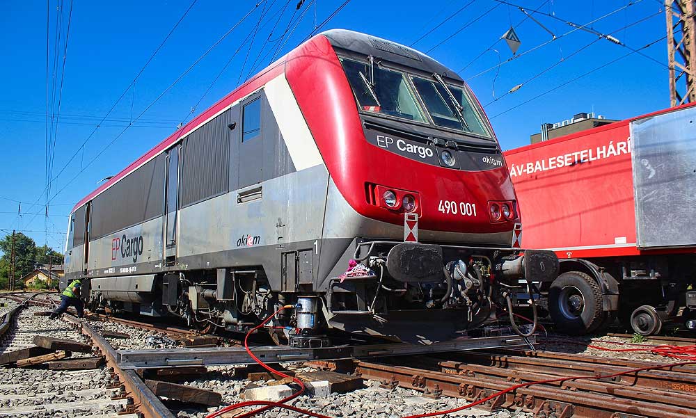 MÁV: a Rákosrendezőn kisiklott mozdony miatt még napokig fennakadások lesznek az agglomerációs közlekedésben