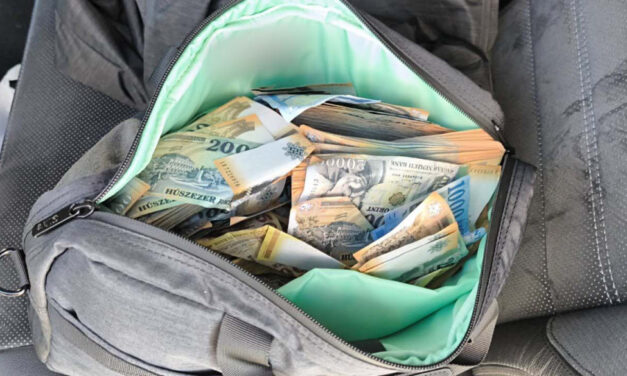 Két perc alatt, több tízmillió forintot loptak el a zuglói posta bankautomatájából: rollerrel menekültek a rablók – videó a cikkben