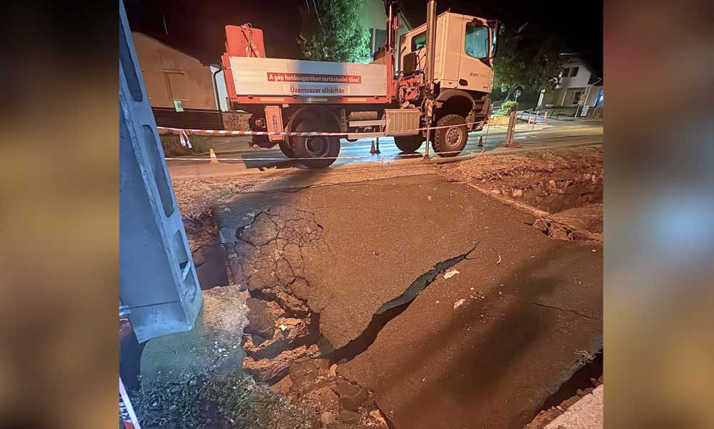 Villámárvíz Mogyoródon: beszakadt a főút, több helyen beomlottak az árkok