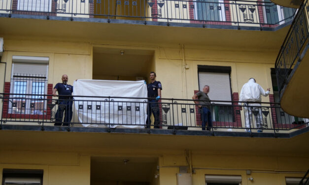 Akácfa utcai gyilkosság: megpróbálta elrejteni a holttestet az a brit turista, aki megölte párját hétfő hajnalban