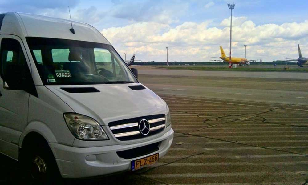 Buszbérlés sofőrrel: reptéri transzfer gördülékenyen