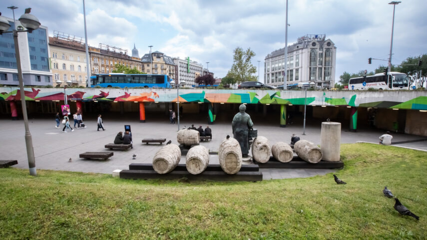 A Boráros téren, a hajléktalanok között élhet az a 11 éves kisfiú, akit bántalmazás miatt megszökött a nagykőrősi gyermekotthonból