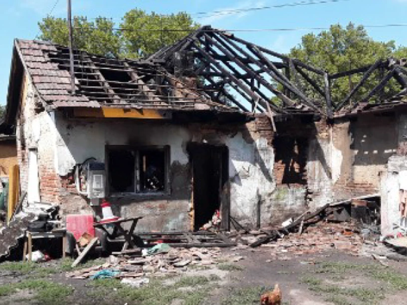 Benzinnel locsolta le a falakat, majd féltékenységből rágyújtotta a házat élettársára és négy unokájára a pilisvörösvári férfi