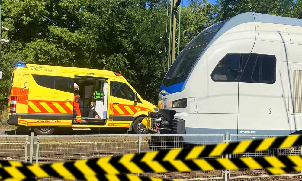 Összerúgdosott egy beteget a mentős a hatvani vasútállomáson, az OMSZ azonnal kirúgta a dolgozóját