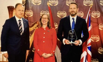 Magyar szakember nemzetközi elismerése: Mikola Gergely, az IPF Globális Vállalati Kapcsolatok Igazgatója rangos vezetői díjat vehetett át Londonban