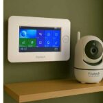 Biztonság okosan: amikor az otthon is figyel