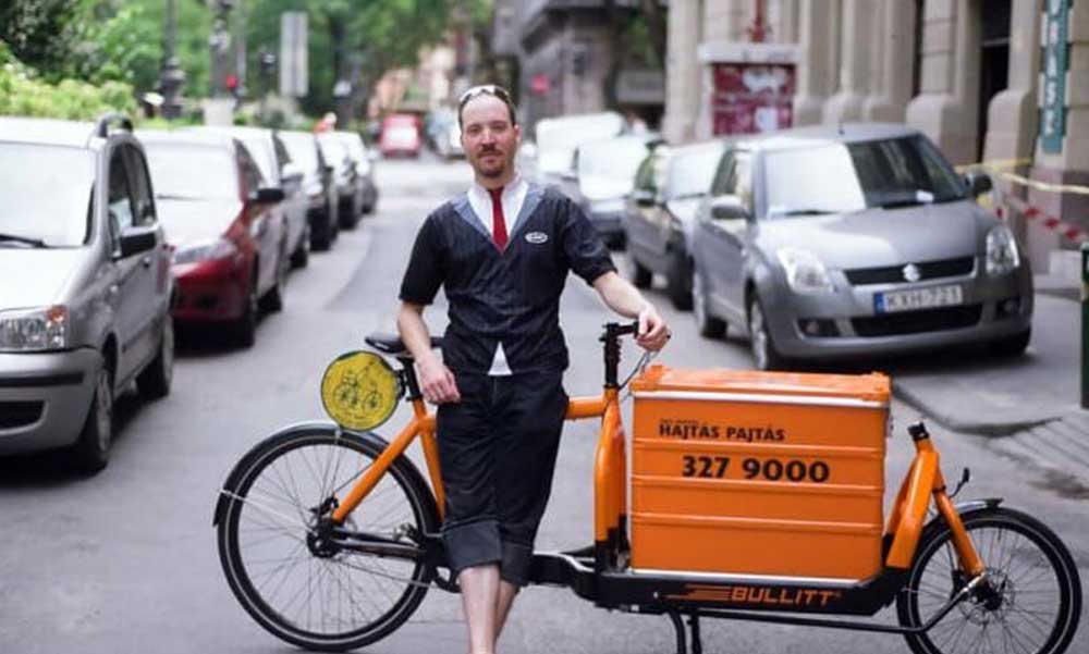 Zöld biciklis futárok Budapesten