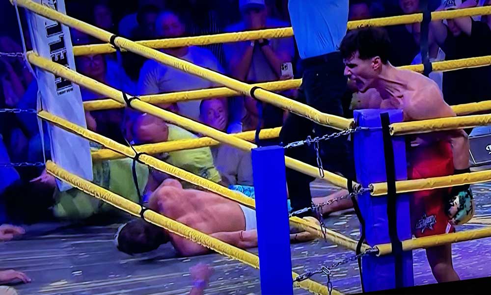 Dráma a Sztárboxban: olyan durva KO-val ütötte ki Kamarás Ivánt Bódi Bence, hogy a színész percekig feküdt mozdulatlanul a földön