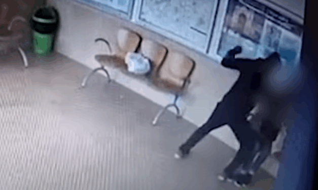 Feladta magát a rendőrségen az a férfi, aki eszméletlenre verte és kiszakította egy nő füléből az ékszert a sülysápi vasútállomáson