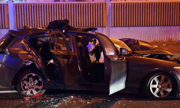 Újabb részletek a Szerencs utcai balesetről: a Kodály köröndtől üldözték a rendőrök a bulizó fiatalokat, a BMW-s ámokfutó a helyszínen meghalt