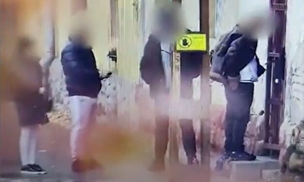 Az utcán álltak sorban a vevők Pesterzsébeten, hogy kristályt vegyenek egy díler alsónadrágjából