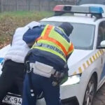 Fuvart ígértek, de kirabolták és bántalmazták a váci vasútállomáson a külföldi férfit: rendőrségi videó a cikkben