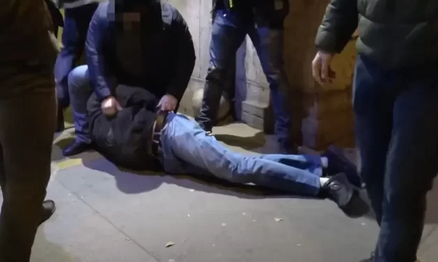 Anyja feltételezett gyilkosának családja neveli a Budapesten megölt japán nő árváit: az asszonyra férje gyújthatta rá a lakást