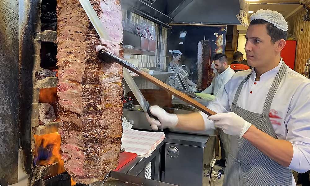 Rengeteg probléma van a gyrososokkal, a fogyasztóvédelmi hatóság országosan ellenőrzi a büféket