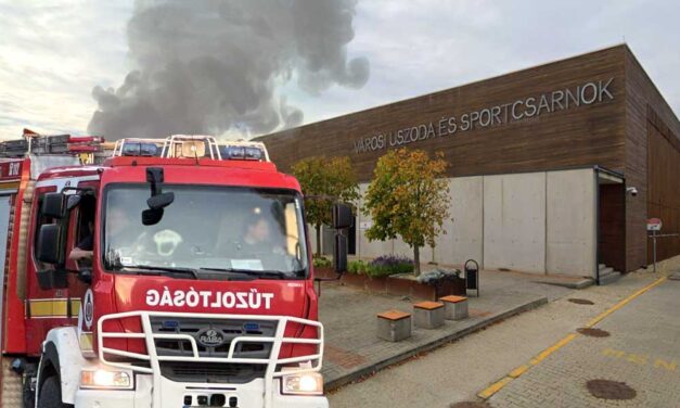 Kigyulladtak a budaörsi uszoda szaunái, több száz embernek kellett elhagynia az épületet