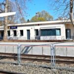 „Egy búcsúlevelet is hagyott” – szerelmi bánata miatt ugrott a vonat elé egy 15 éves lány Isaszegen