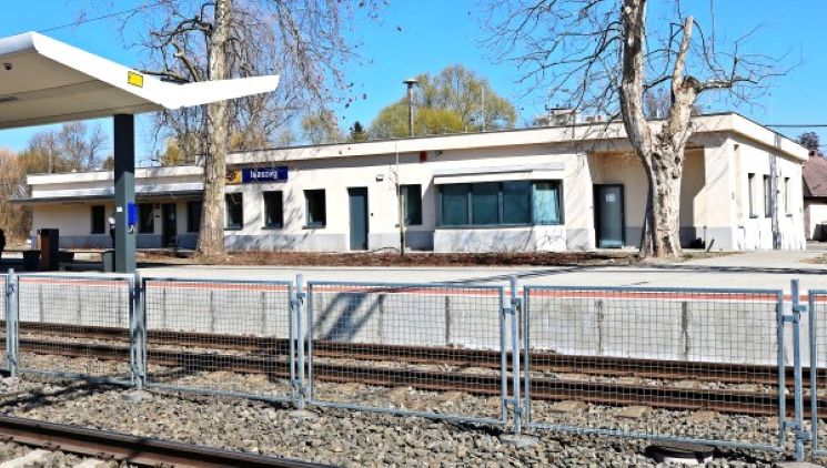 „Egy búcsúlevelet is hagyott” – szerelmi bánata miatt ugrott a vonat elé egy 15 éves lány Isaszegen