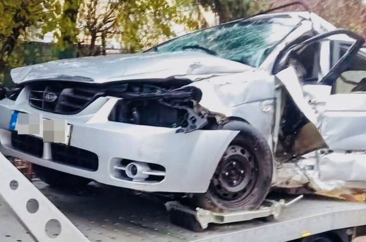 Egy kivilágítatlan munkagödörbe hajtott autójával a 3 gyermekes családapa Gödöllőn, Erik a kórházban meghalt