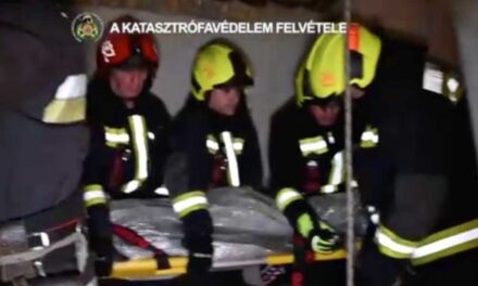 Beesett a lichthofba egy férfi a Rákóczi úton: három emeletnyit zuhant, életét csak a csodának köszönheti