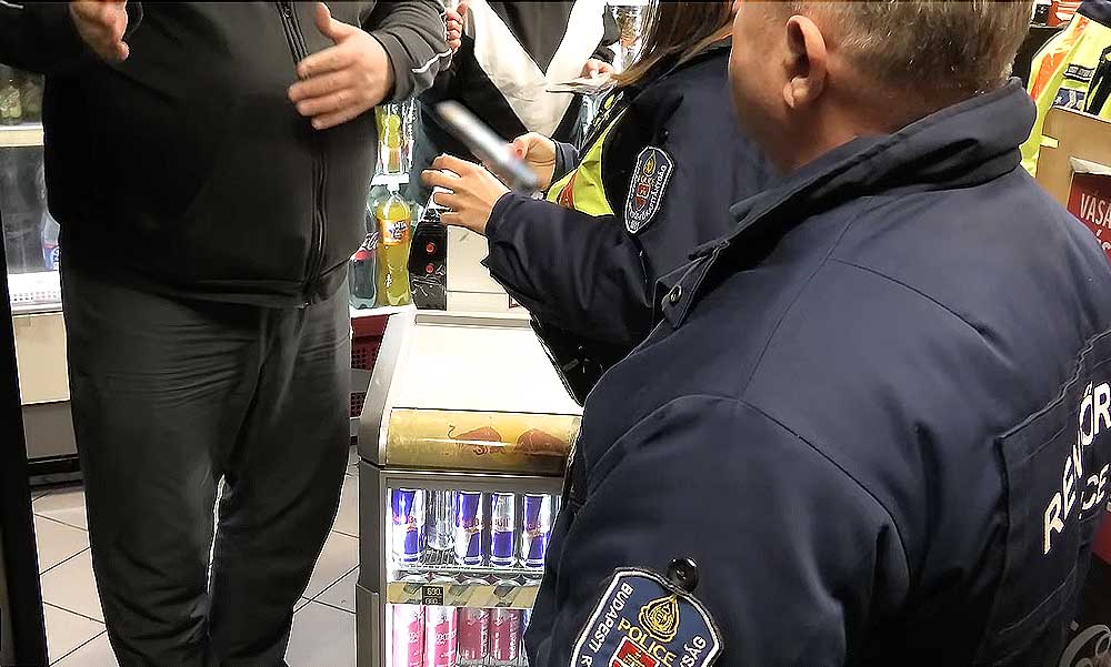 Az élelmiszerek mellett, drogot is árultak az óbudai kisboltban: két hónapra bezáratta a rendőrség az üzletet – videó a cikkben