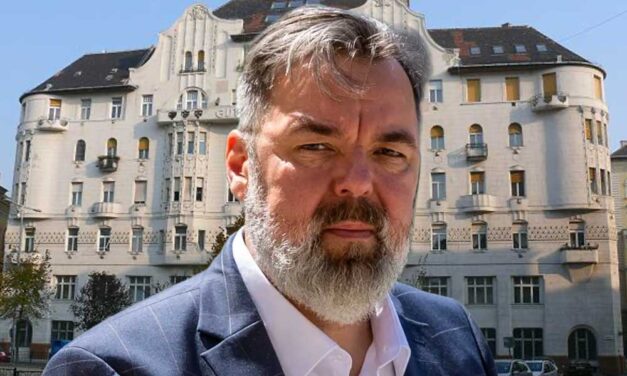 Több ingatlant vett meg a Gutenberg-házban L. Simon László közpénzből működő alapítványa, az egyik lakásba a lánya költözött be
