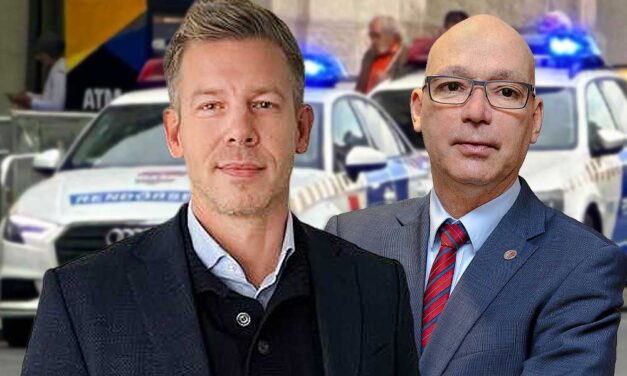 Ellepték a Tisza Párt központját, a “bábhatóság” Péterfalvi Attila adatvédelmi biztosnak az emberei – Magyar Péter kiosztotta a rendszeresen furcsa döntéseket hozó Péterfalvit