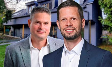 Nem kell lebontani Tordai Bence budai házát, Sára Botond főispán szerint igenis le kell, közben Tordai feljelentést tett, szerinte nem stimmel valami a főispán balatoni birtoka körül