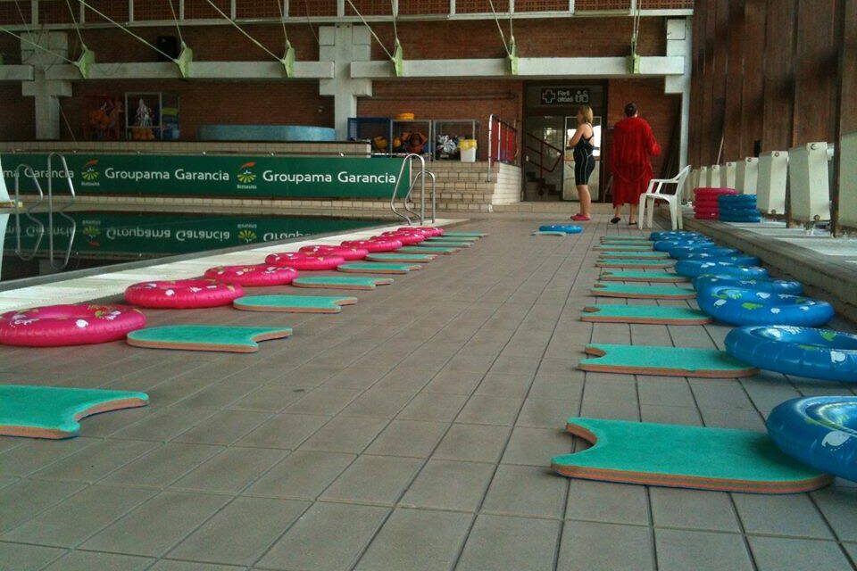 Újra kellett éleszteni egy három éves kisfiút a kőbányai úszóiskolában, az apa azt állítja, az edzők nem tudták megmondani, mi történt a gyerekkel