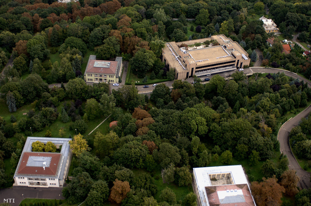 Eladja a kormány az utolsó 12. kerületi fejleszthető telkét, a köztársasági elnöki rezidenciát: rengeteg lakás épülhet a Béla király úton