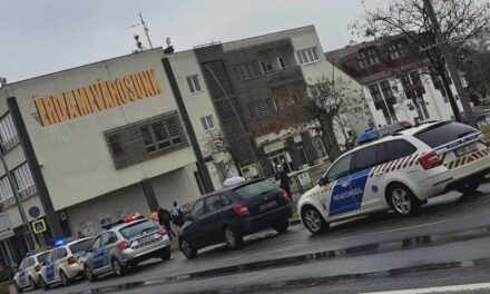 Bombafenyegetést kapott az érdi ukrán önkormányzat, kiürítették a Polgármesteri Hivatalt